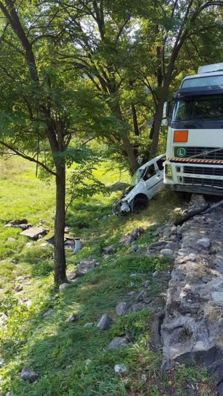 foto - accident grav pe valea oltului. șase răniți și trafic blocat în zonă