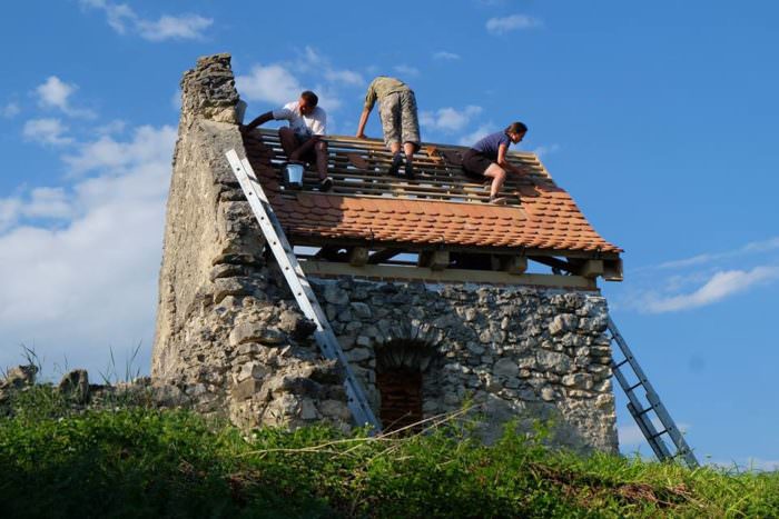 reședința de vară din sibiu a baronului brukenthal stă să cadă. are nevoie de reparații urgente