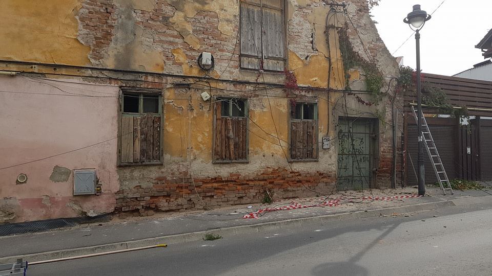 casa în paragină de pe zidului va fi demolată de primăria sibiu