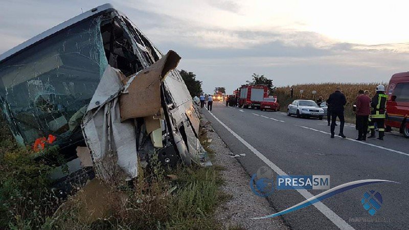 video foto accident grav pe dn19 la satu mare. treisprezece persoane rănite