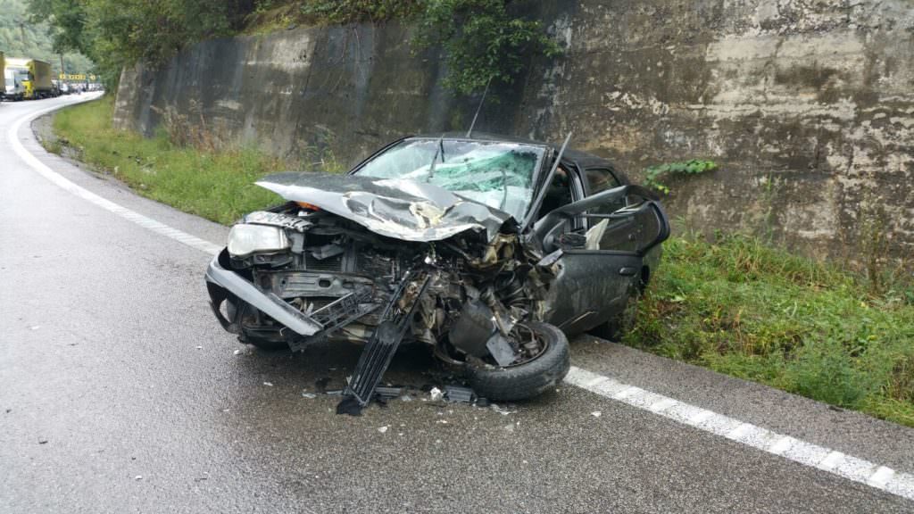 update galerie foto accident duminică pe valea oltului - trei mașini implicate și cinci răniți