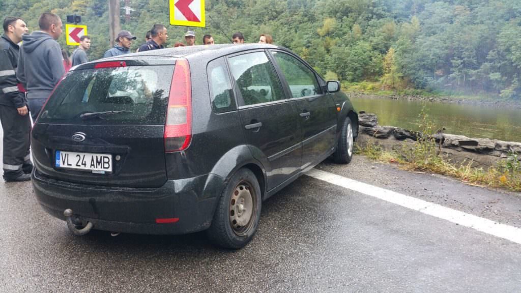 update galerie foto accident duminică pe valea oltului - trei mașini implicate și cinci răniți