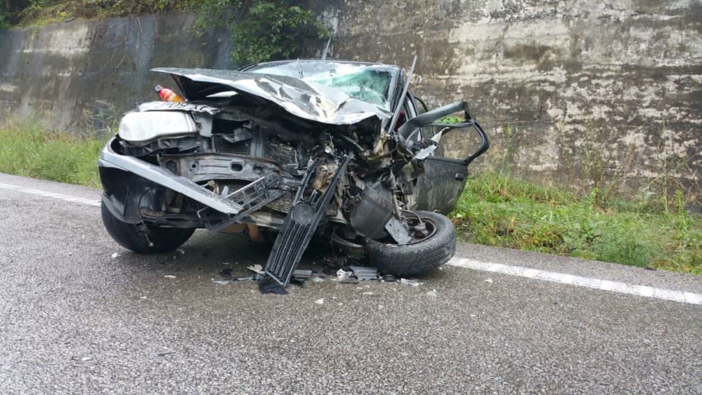 update galerie foto accident duminică pe valea oltului - trei mașini implicate și cinci răniți