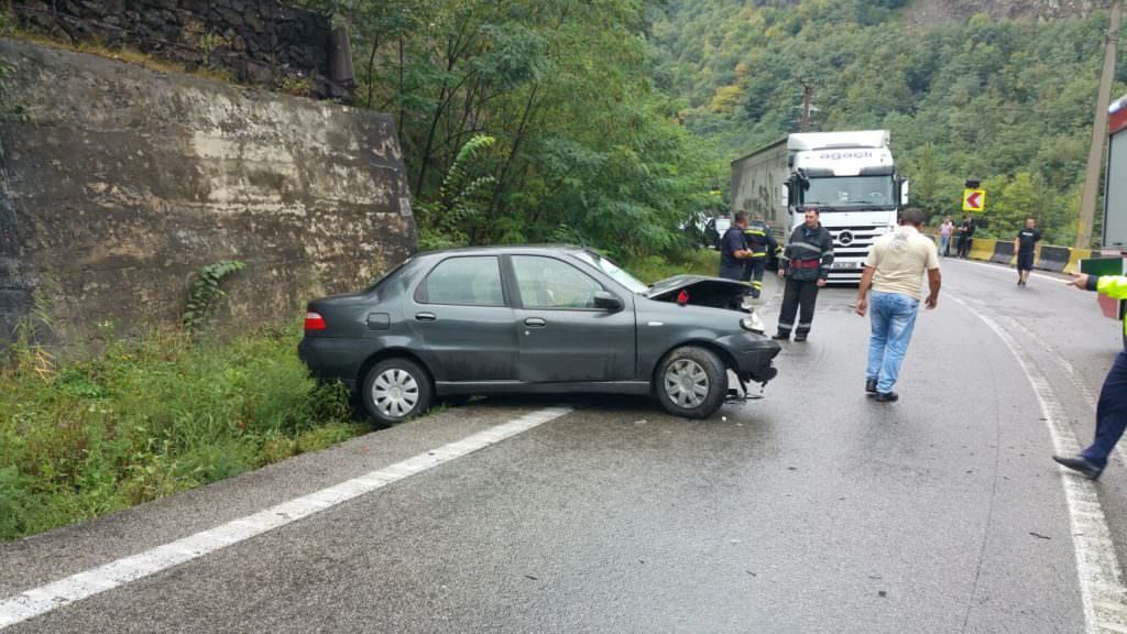 update galerie foto accident duminică pe valea oltului - trei mașini implicate și cinci răniți