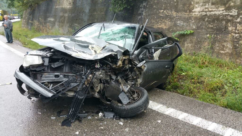 update galerie foto accident duminică pe valea oltului - trei mașini implicate și cinci răniți