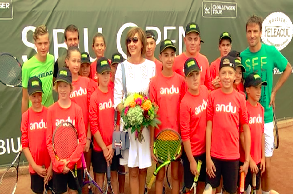 update video foto – prima doamnă prezentă la sibiu open tenis. carmen iohannis a plecat apoi în sua