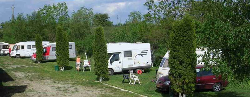 Campingul de rulote de la Săliște, tot mai căutat de turiști. Vin în special străinii