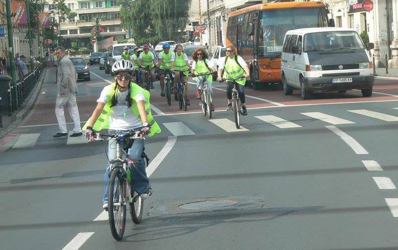 FOTO – Bibliotecari pe biciclete de la Brașov la Sibiu. Au promovat lectura și bibliotecile