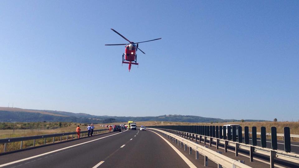 Raed Arafat spune că polițistul lovit de TIR pe A1 Sibiu - Sebeș e în stare critică