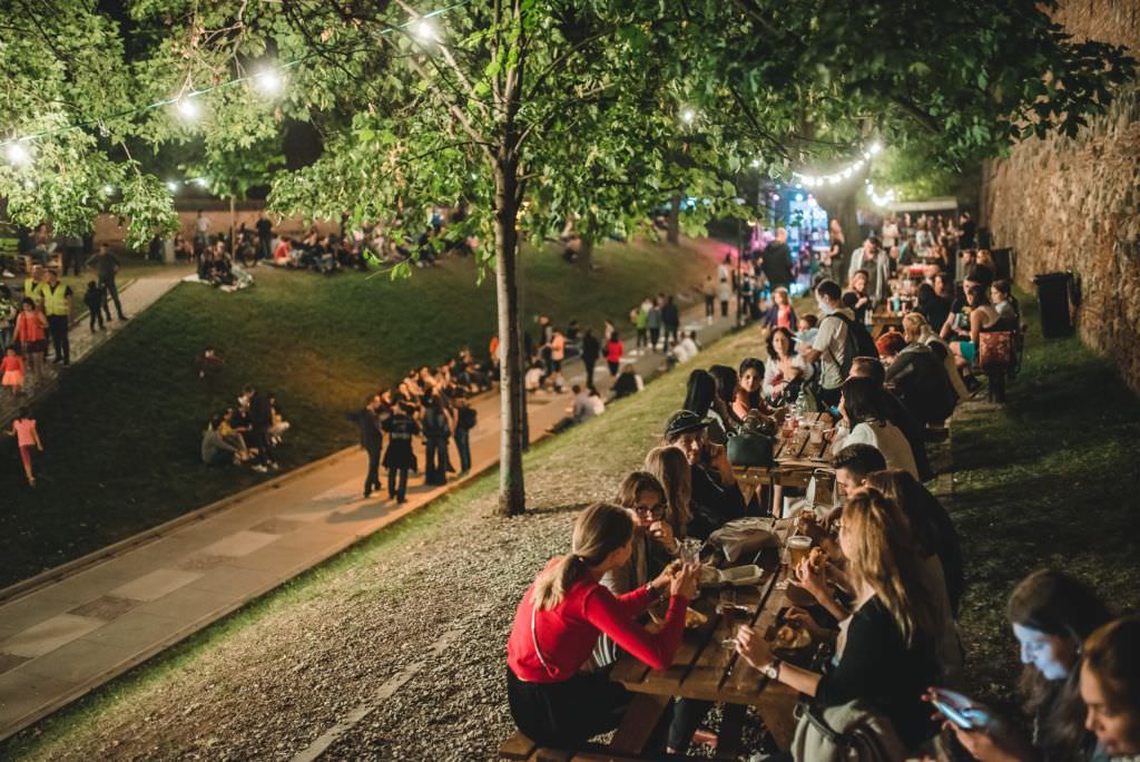 Începe ”Foodie – street food cuisine” . Pe cea mai frumoasă stradă din Sibiu