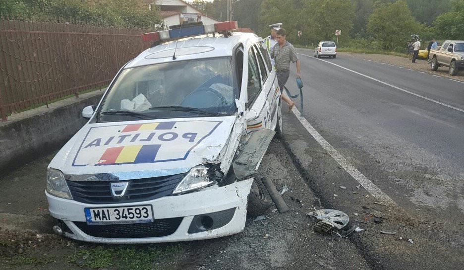 polițist rănit în timp ce era cu autospeciala în acțiune. o șoferiță i-a tăiat calea