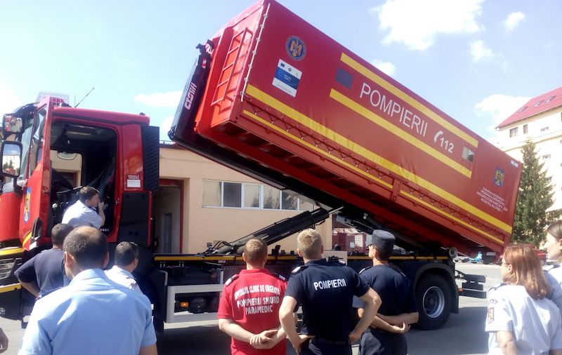 FOTO Camion și container pentru căutarea și salvarea persoanelor, în dotarea ISU SIBIU