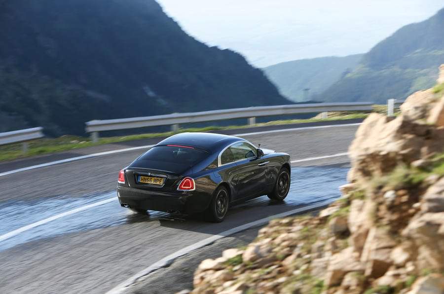 FOTO - Cel mai luxos Rolls Royce la plimbare prin Sibiu și pe Transfăgărășan. Imaginile sunt superbe