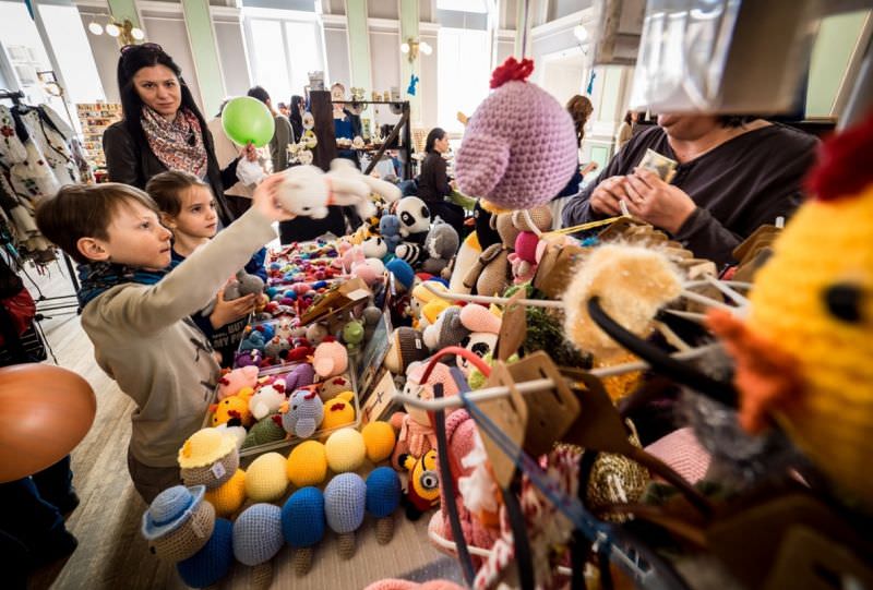 poftiți la handmade, ateliere de creație și voie bună la festivalul creative buzz de la forumul german