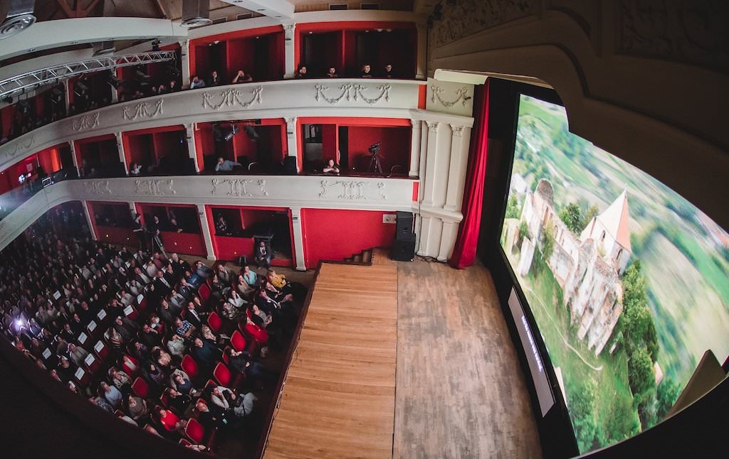 premiera mondială a filmului phoenixxx are loc la sibiu. mari cineaști vin la astra film festival