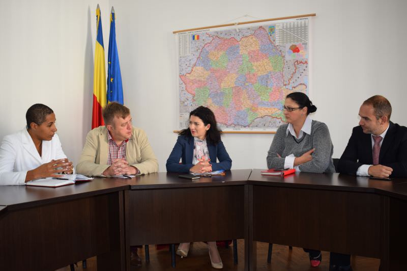 tinerii din sibiu participă la un proiect de luptă împotriva corupției