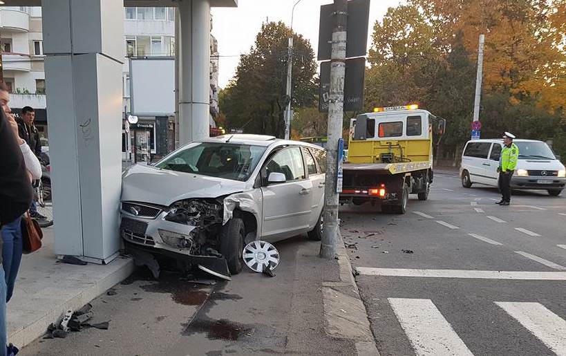 foto – accident pe bulevardul victoriei. o șoferiță vinovată de producerea acestuia