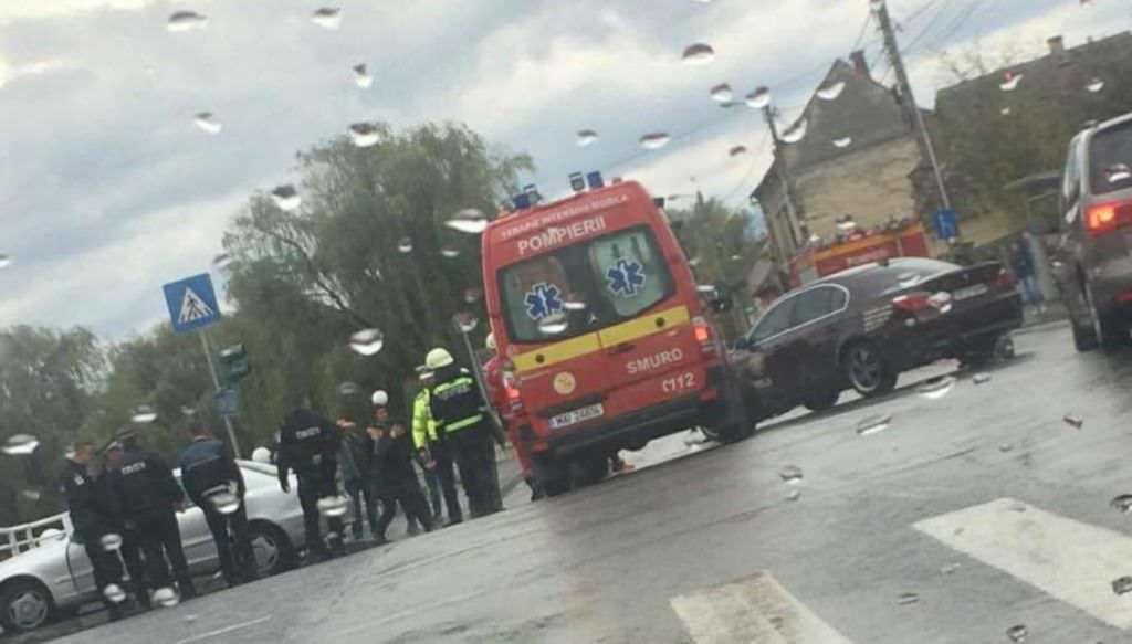 accident provocat de un taxi pe mirăslău - o femeie este rănită