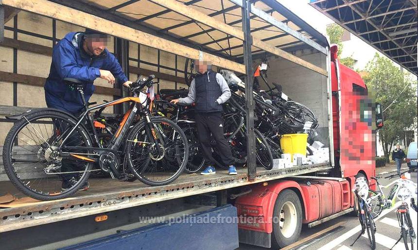 foto - zeci de biciclete electrice furate din germania, găsite într-un tir la frontiera de la nădlac