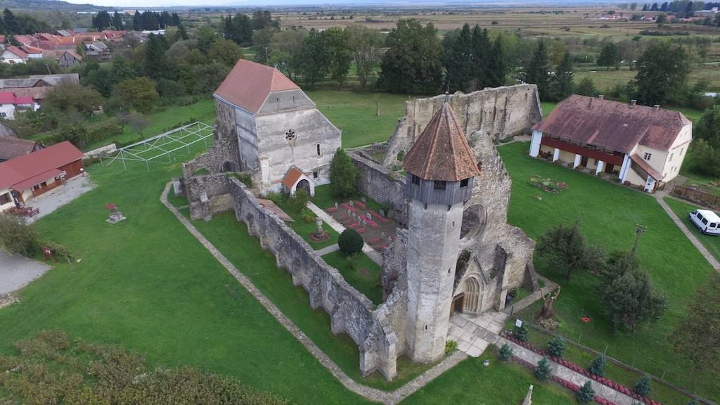 descoperă monumente istorice la raliul sibiului - abația de la cârța