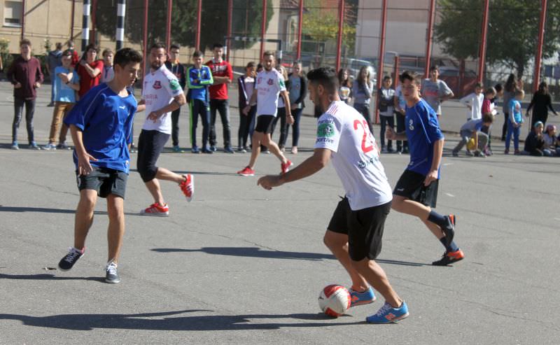 FOTO - FC Hermannstadt în vizită la Liceul Teoretic „Onisifor Ghibu”. Au jucat și un amical cu liceenii