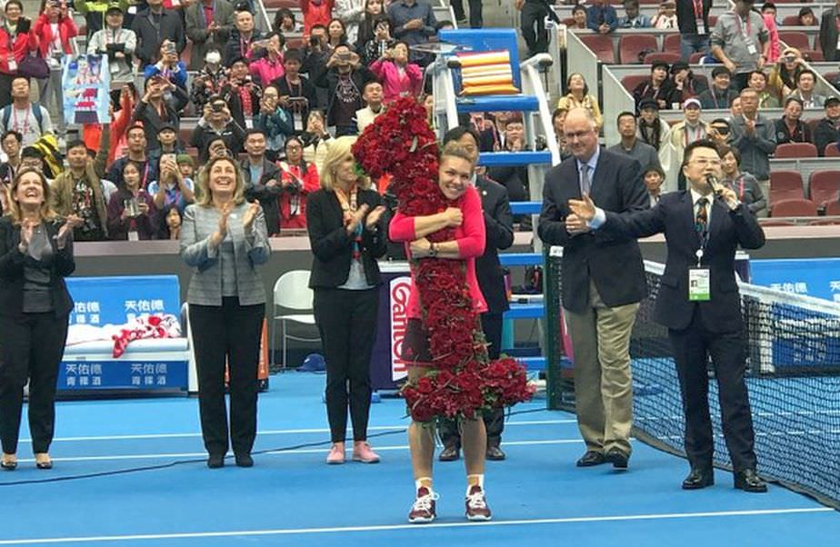 video – simona halep primită ca o regină pe aeroportul otopeni. a fost așteptată cu covorul roșu