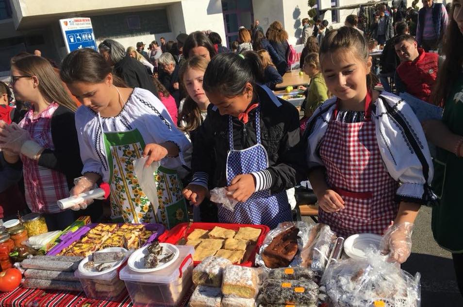 foto - copiii au cucerit piața țărănească transilvania de ziua recoltei organizată de cj sibiu