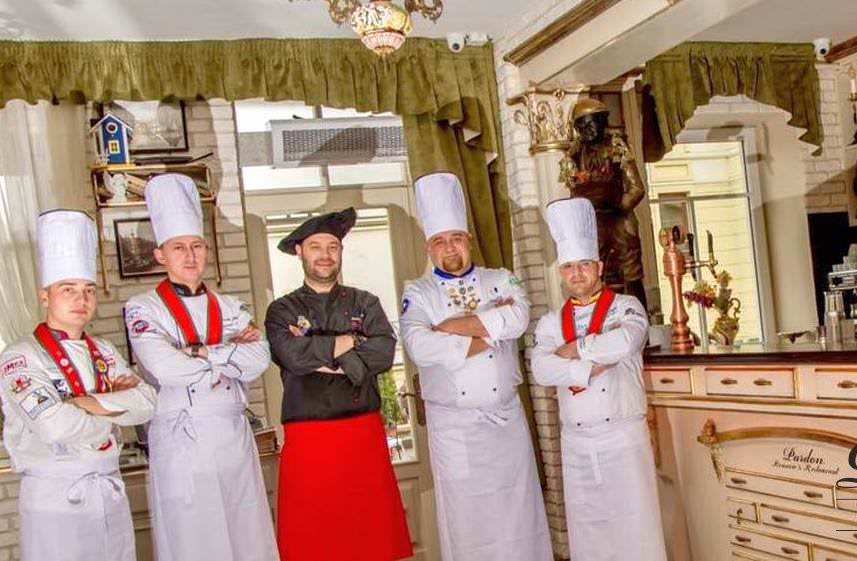 povestea de succes a bistro-ului de pe cea mai frumoasă stradă din sibiu. ''pardon'' e deja un nume în oraș