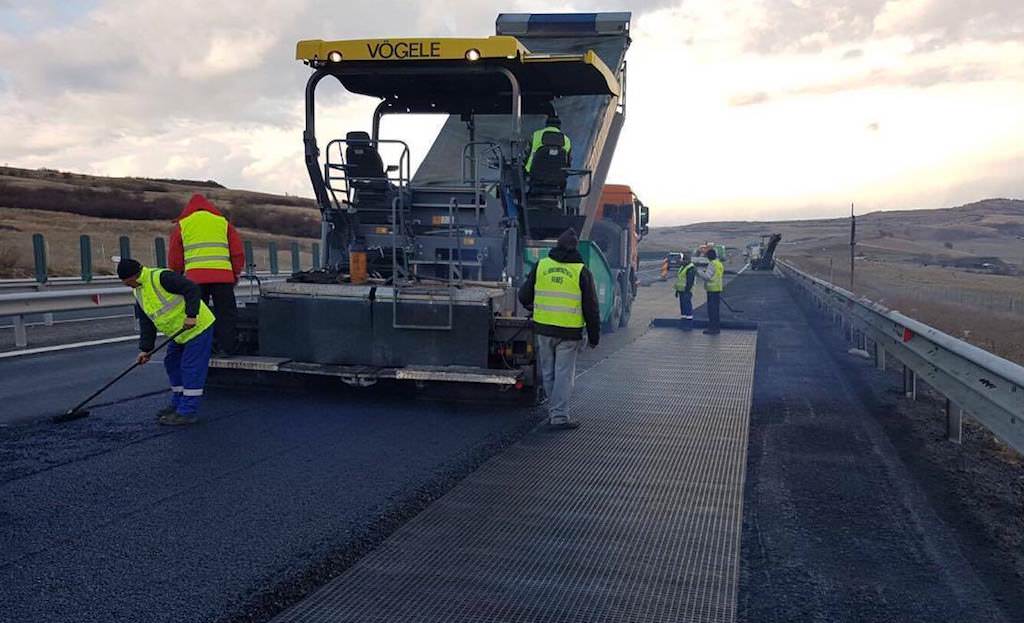 foto s-au reparat fisurile pe autostrada sibiu - orăştie. restricțiile de circulație au fost ridicate