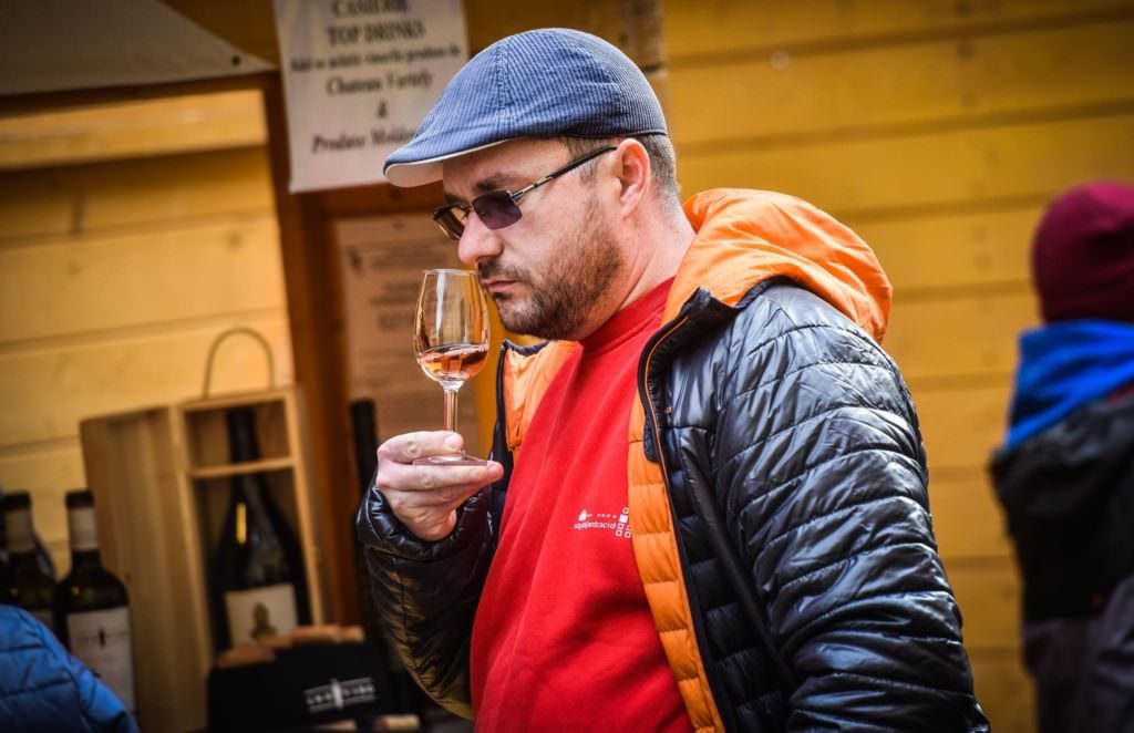 începe vinfest - vinuri de soi, muzică faină și surprize culinare în weekend pe strada cetății