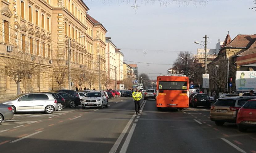 foto - accident cu un autobuz implicat pe calea dumbrăvii. un pasager rănit