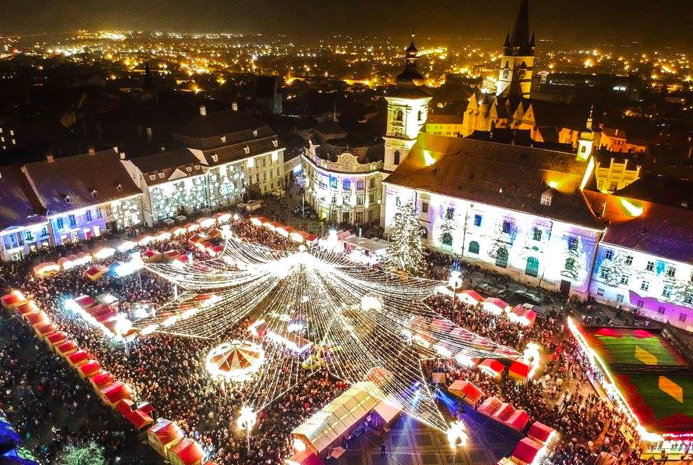 video foto - inaugurarea târgului de crăciun din sibiu sub asediul turiștilor