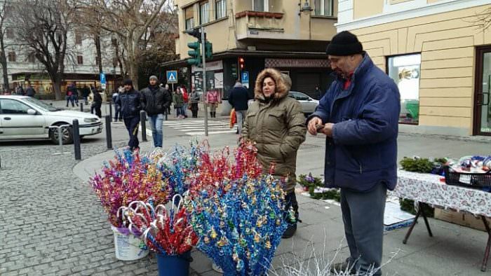 video foto - cadouri și souveniruri de moș nicolae pe bălcescu la sibiu. prețuri pentru toate buzunarele