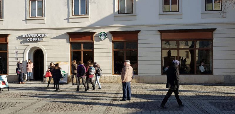 update video foto s-a deschis prima cafenea starbucks la sibiu - ”am vrut locația perfectă”