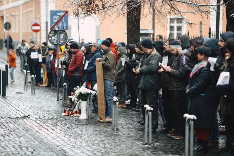 flashmob-urile din sibiu au ajuns în huffington post. reportaj amplu despre ''vă vedem din sibiu''