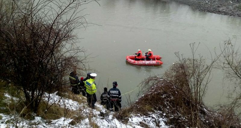 foto video mașina căzută în olt nu a fost încă găsită. persoanele presupus dispărute sunt din județul bacău