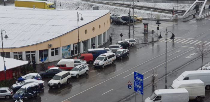 video foto razie cu mascați la piața cibin. vânzătorii de petarde sunt cei vizați