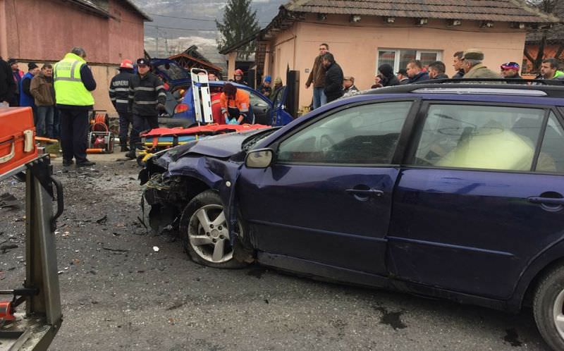 UPDATE VIDEO FOTO Accident la Copșa Mică. Persoană încarcerată a murit la spital