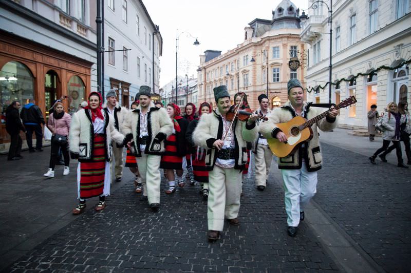 concert de colinde pe bulevardul nicolae bălcescu din sibiu