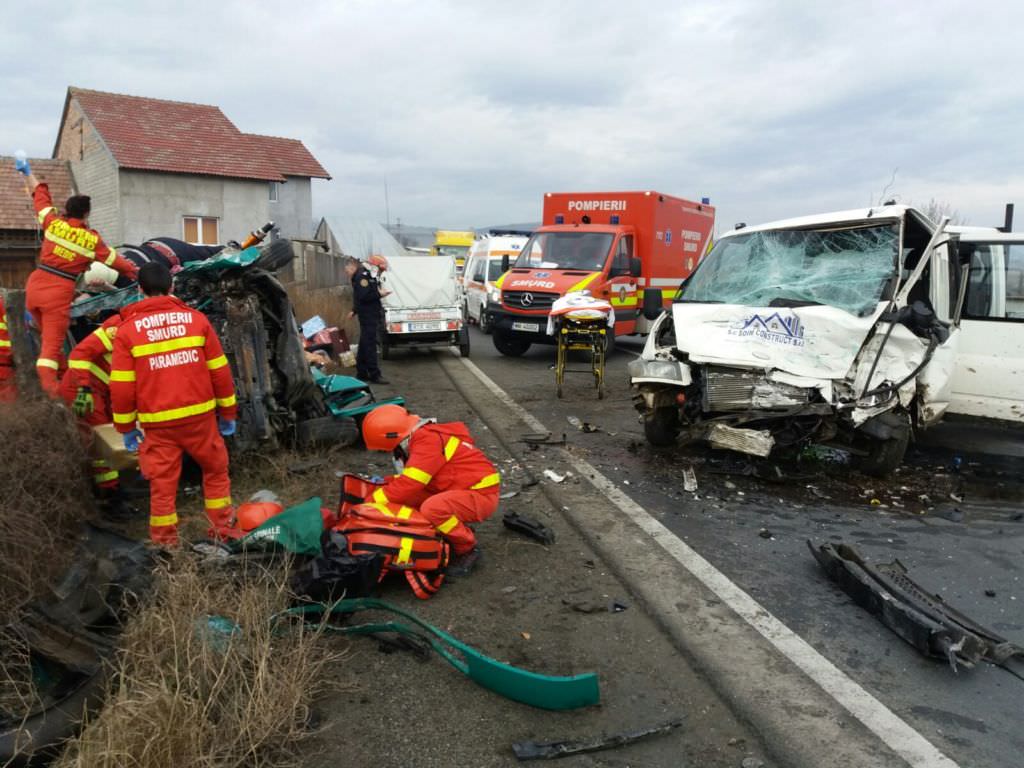 update video foto - accident grav pe dn7, boita - valea oltului. două microbuze implicate și trei răniți