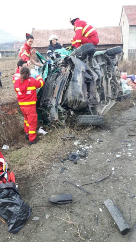 update video foto - accident grav pe dn7, boita - valea oltului. două microbuze implicate și trei răniți