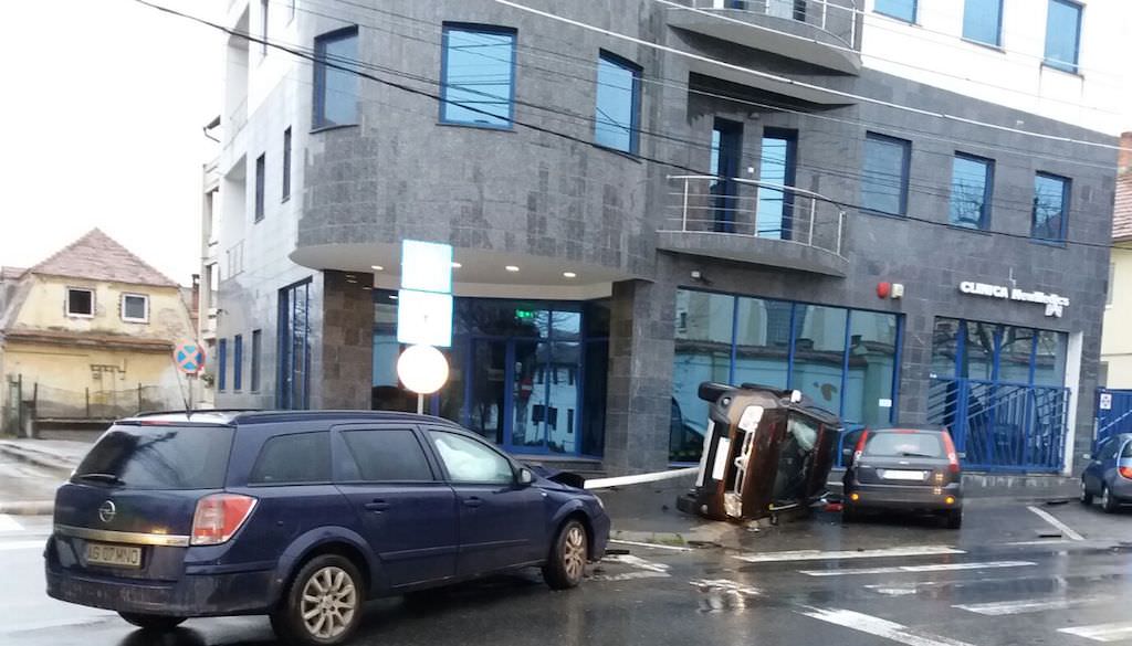 foto - accident la intersecția justiției cu zaharia boiu