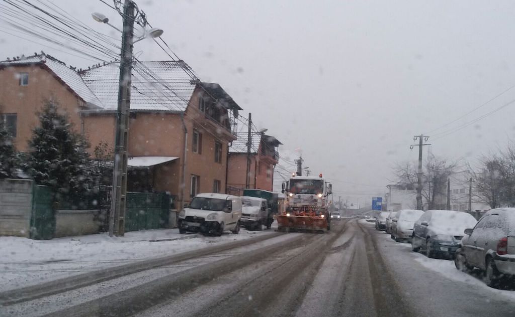 FOTO - Deszăpezire cu 14 utilaje pe străzile din Municipiul Sibiu