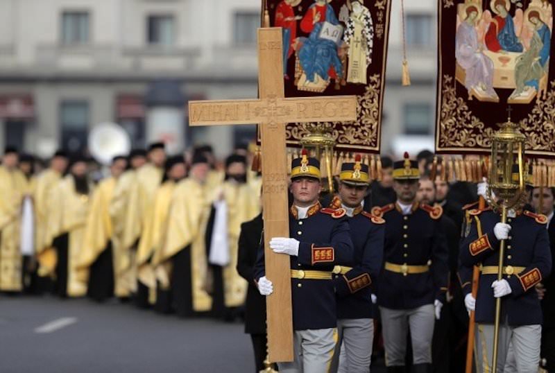 LIVE VIDEO - Ziua în care ne despărțim de Regele Mihai. Suveranul condus pe ultimul drum de peste 20.000 de oameni