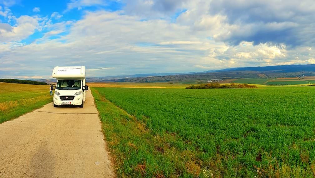 prima autorulotă de închiriat din sibiu. doi tineri au pus ''pe roate'' mica afacere