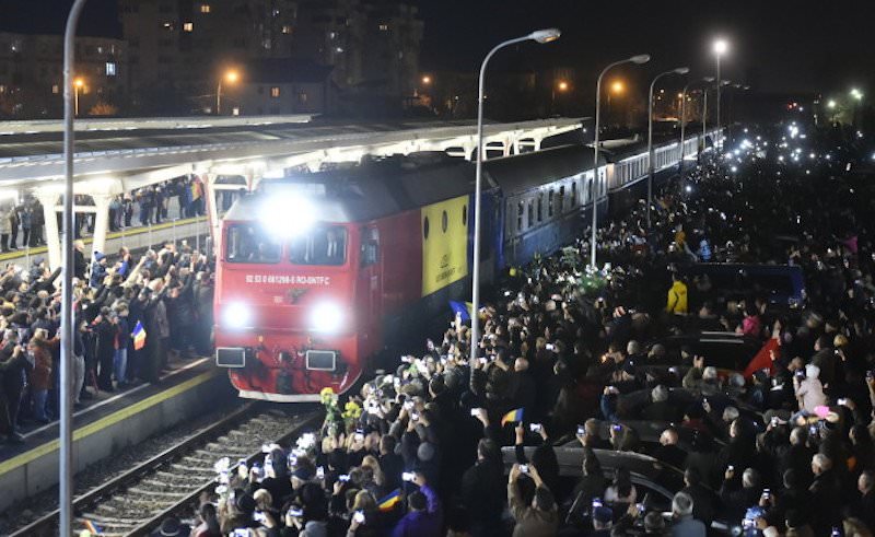 Pelerinii vor ajunge mai ușor la întâlnirea cu Papa. CFR introduce trenuri suplimentare