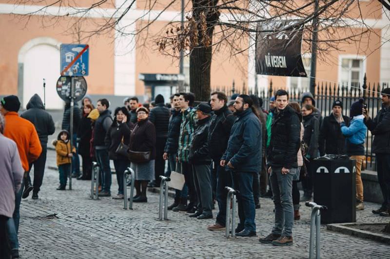 sibienii merg sâmbătă la protestul din piața universității. în sibiu nu e nici un miting