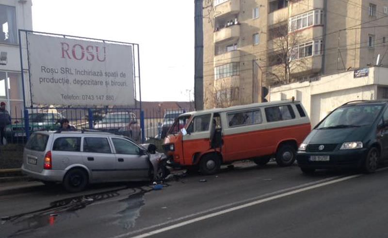 foto accident pe alba iulia. șoferul vinovat e băut