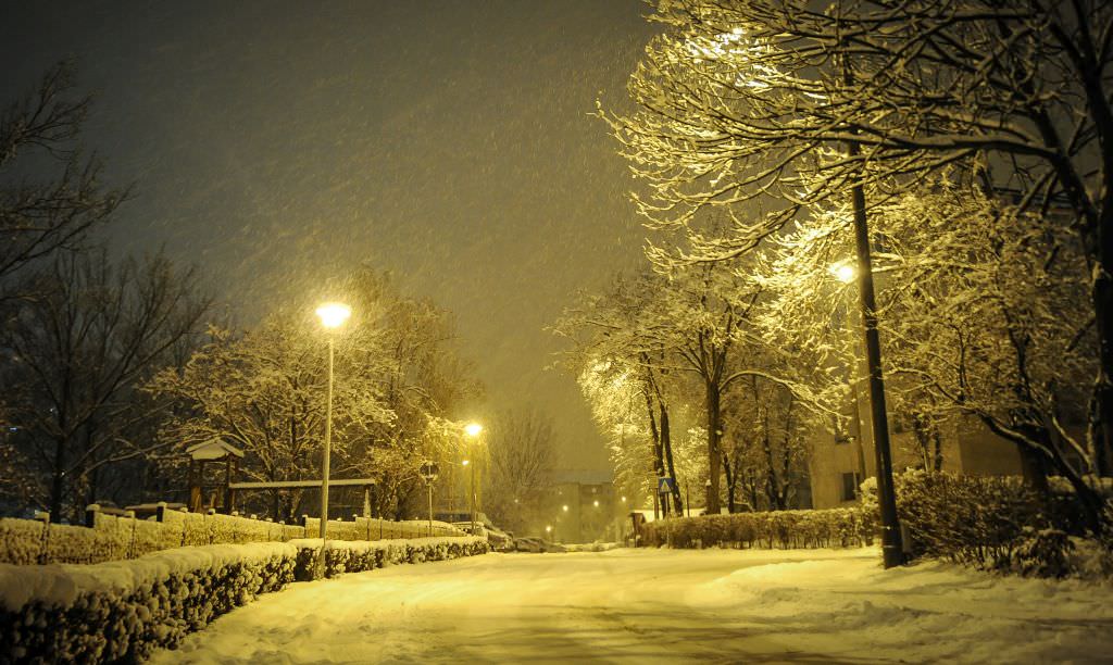 foto iluminat nou pe aleea șelimbăr din sibiu