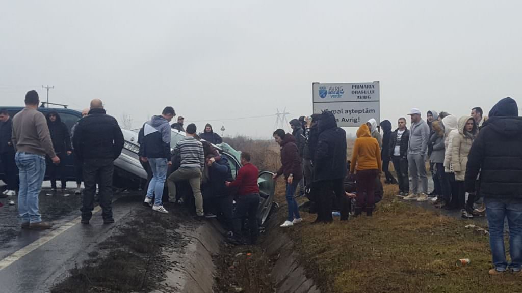 UPDATE VIDEO FOTO Accident cu cinci răniți pe DN1 la Avrig